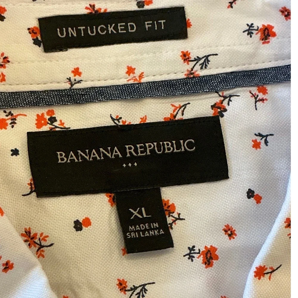 Banana Republic Mens XL Untucked Fit White Red Floral Cotton Button Down Shirt